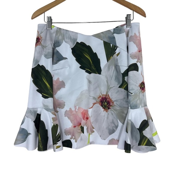 Ted Baker Womens Size 0 White Veleita Chatsworth Bloom Bell Sleeve Top - Picture 6 of 10